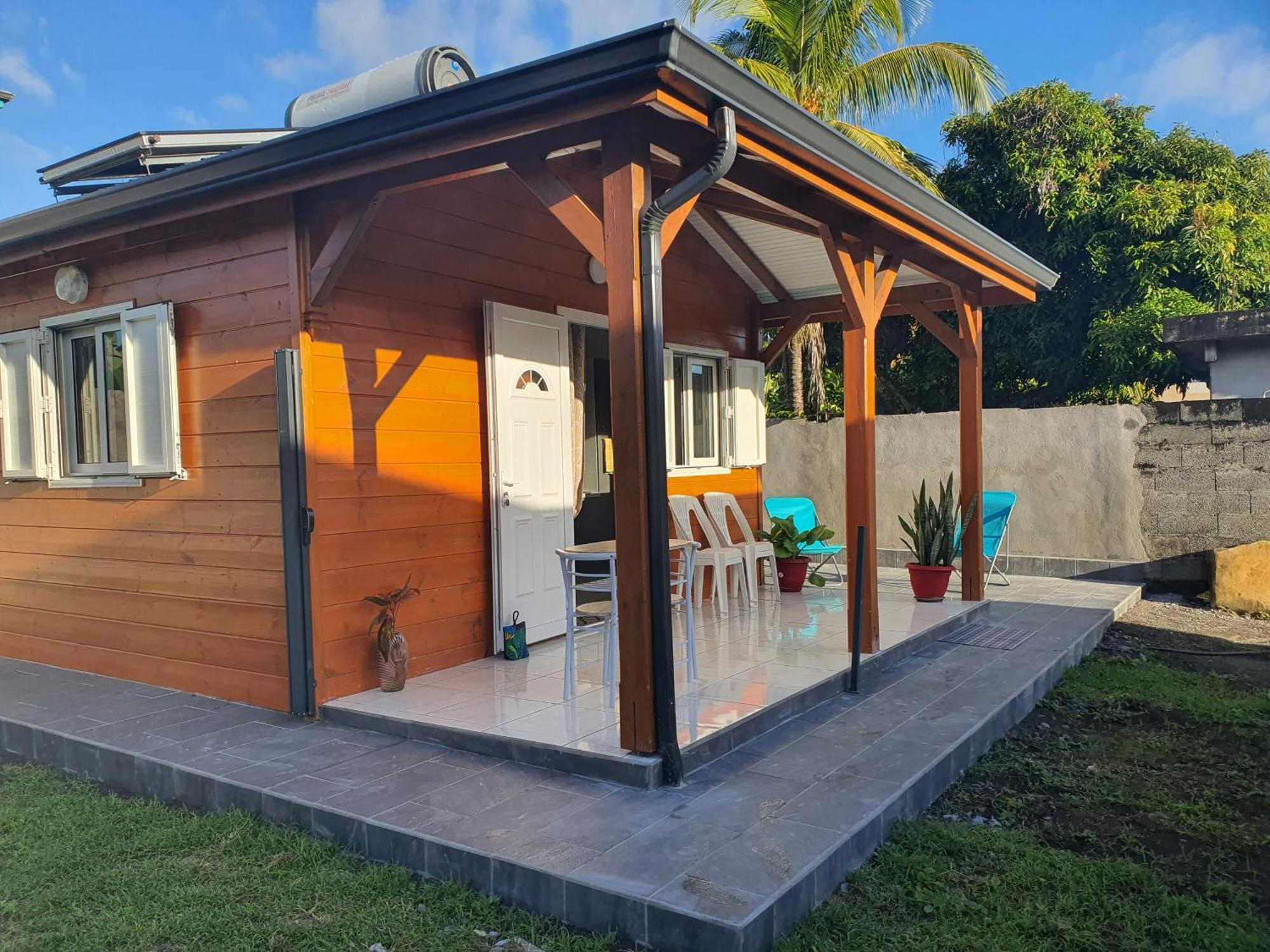 Bungalow Vacances Sainte-Rose Exterior photo