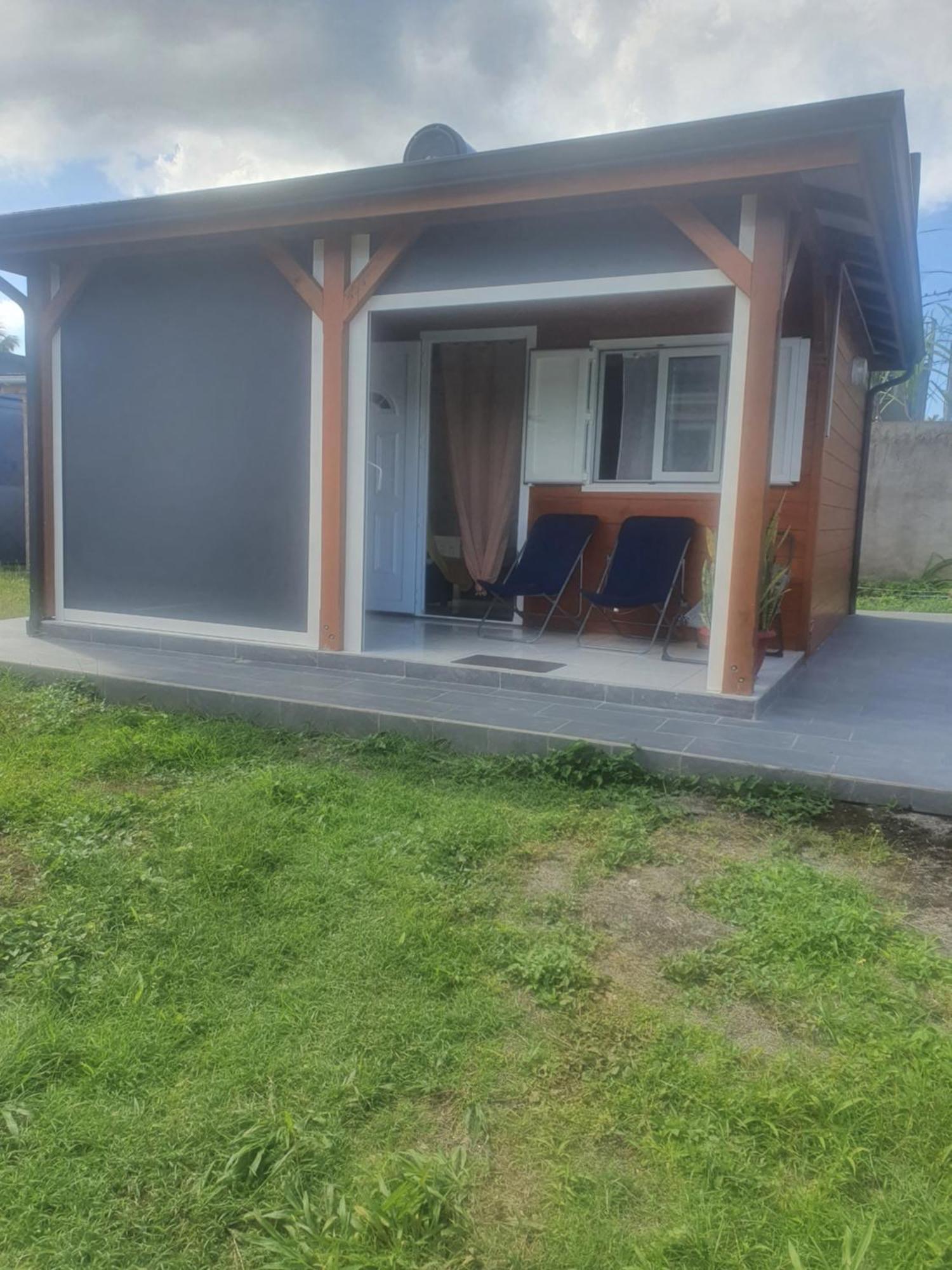 Bungalow Vacances Sainte-Rose Exterior photo